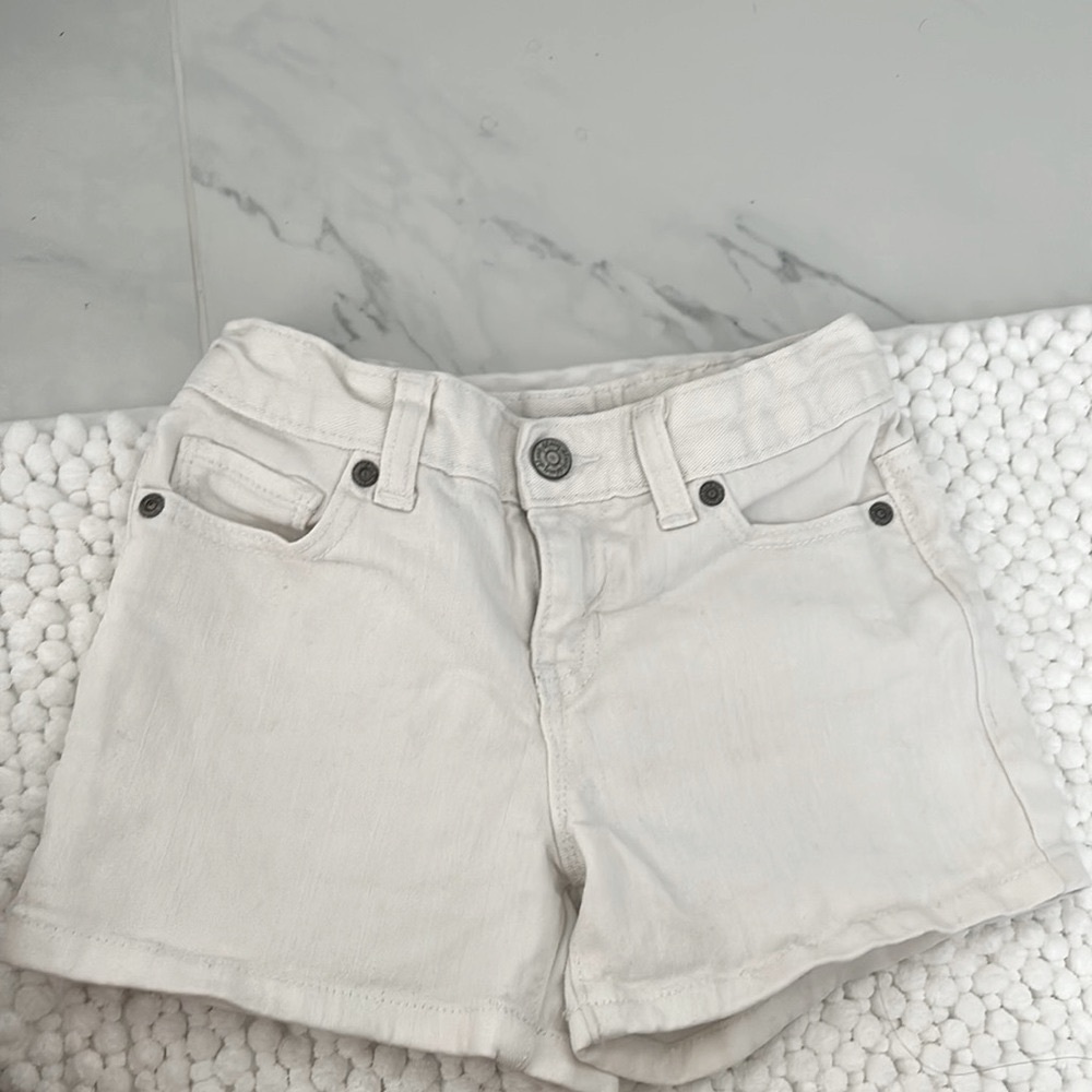 White Old Navy shorts size 8 good condition!